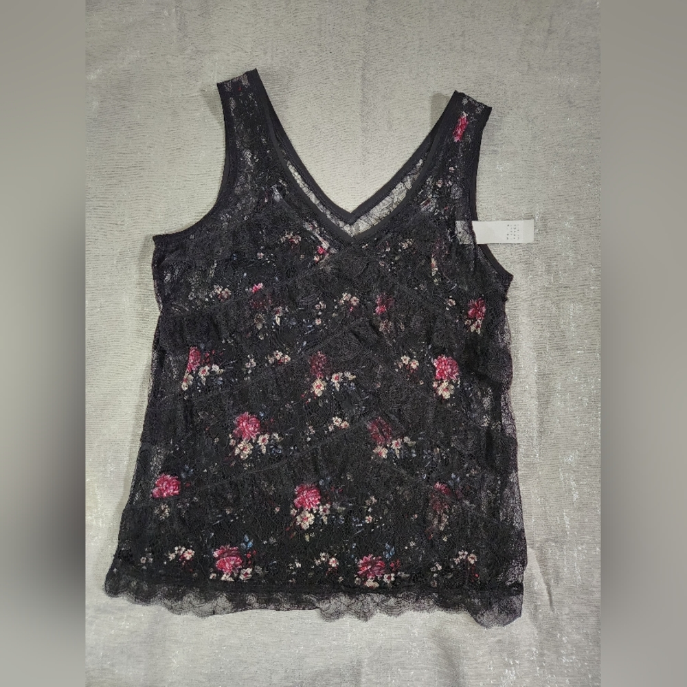 Lace Shell Top - Picture 3 of 4
